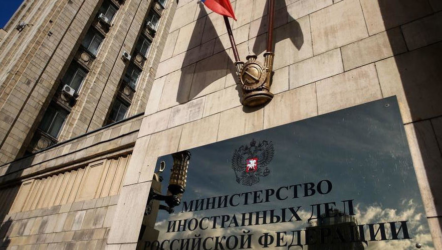 Они уехали на родину на время летних каникул.