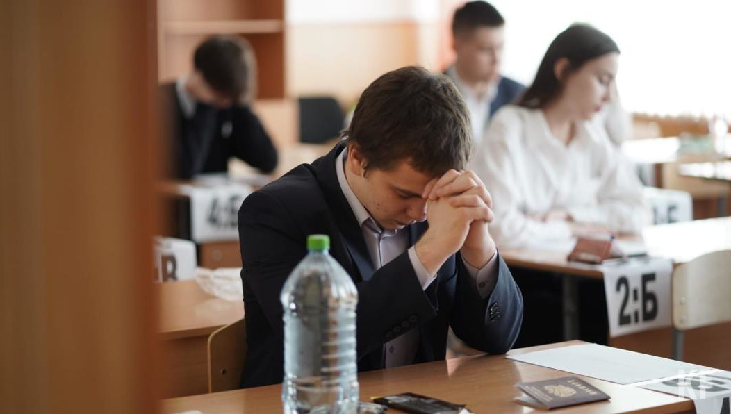 Для получения «красного» аттестата необходимо набрать 70 баллов по обязательным предметам.