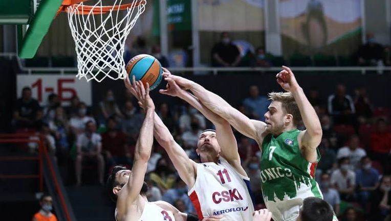 Трёхматчевая серия закончилась в Москве.