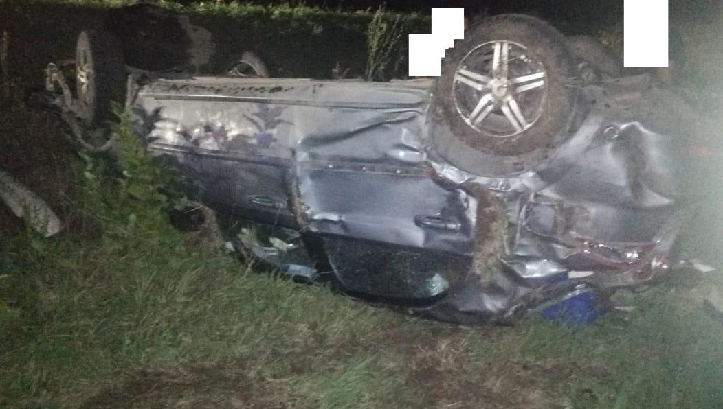 Водителя и пассажиров отвезли в больницу.