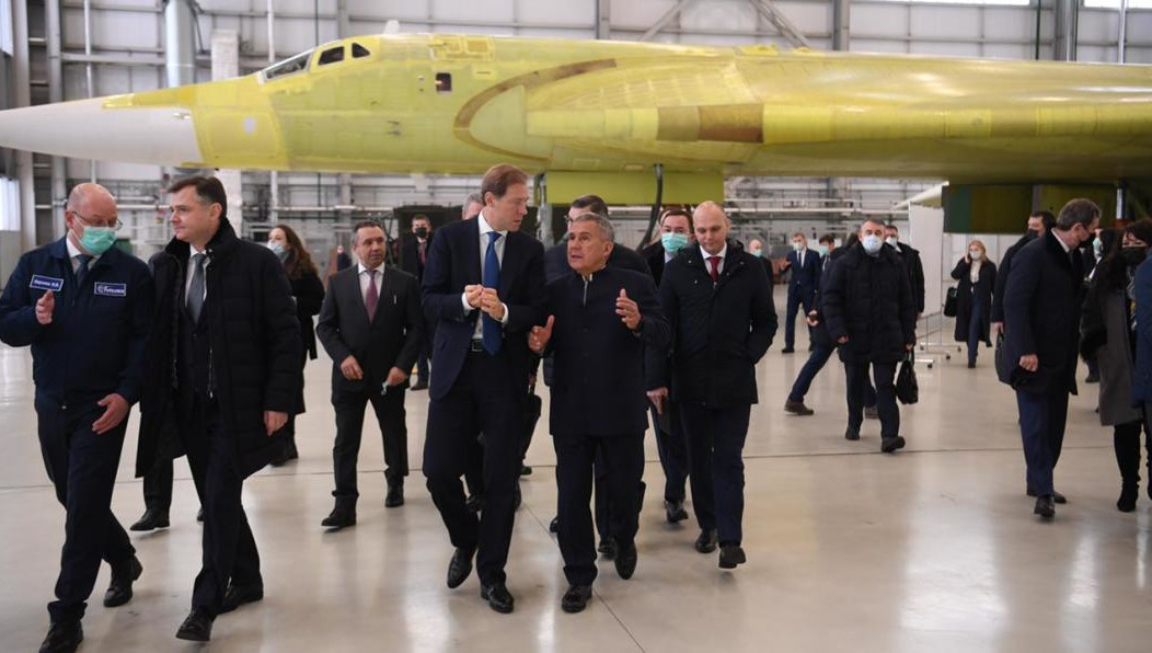 По линии Минпромторга России республика в прошлом году получила 57 млрд рублей в виде господдержки. Вскоре Татарстан начнет поставлять в Минобороны боевые самолеты