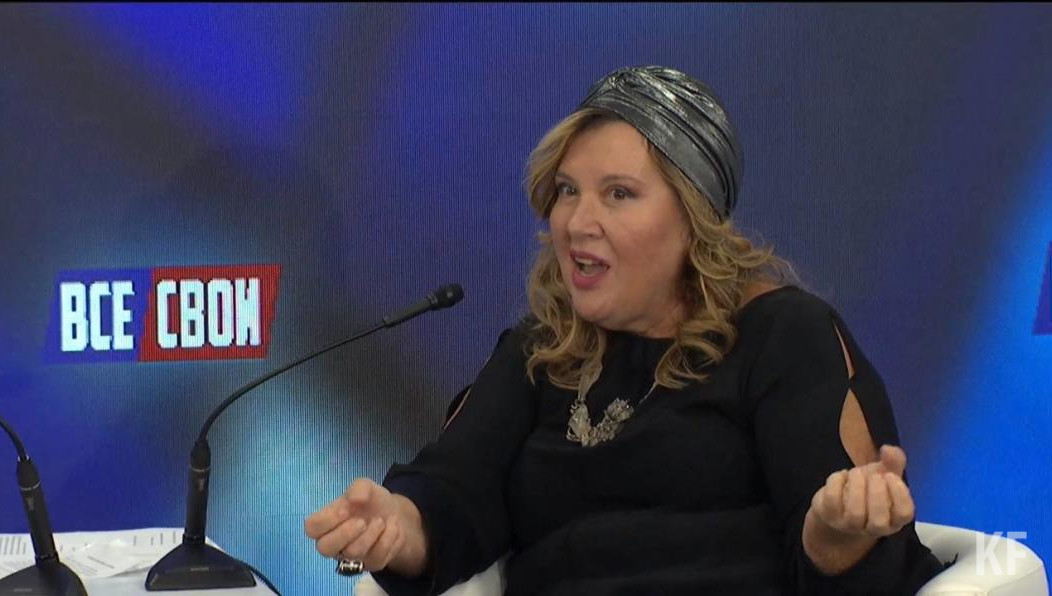 Во время прямого эфира  Миляуша Таминдарова сделала всем зрителям подарок и спела песню.