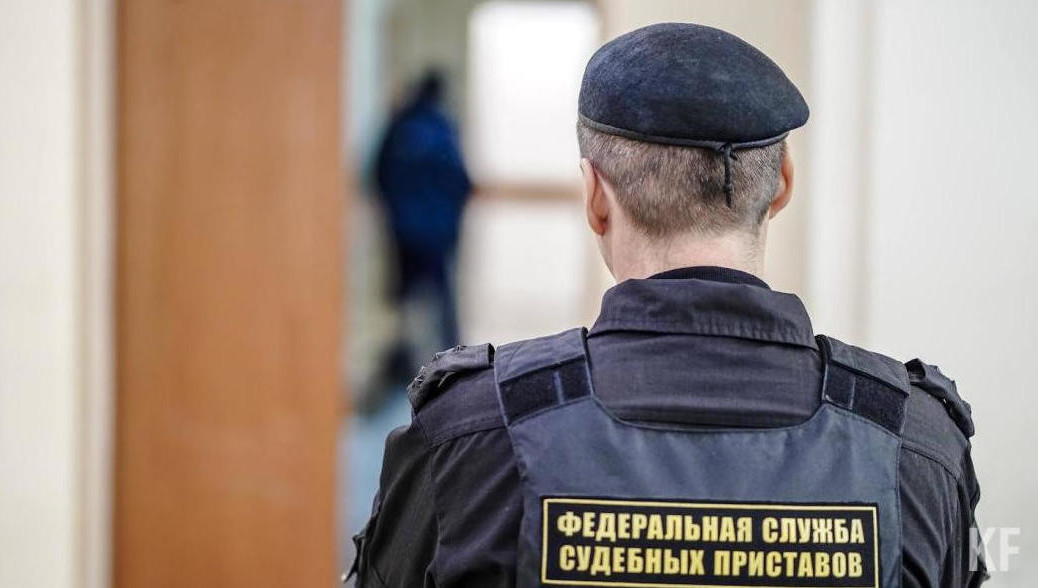 Сумма долга составила 233 000 рублей.