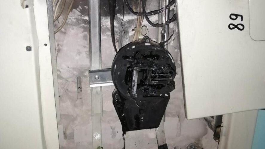 Жильцы потушили огонь самостоятельно.