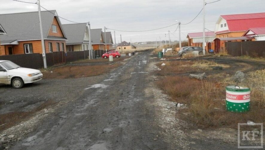 Обещанной инфраструктуры жители деревни Суровка ждут уже несколько лет. Хотя когда молодые и многодетные семьи перебирались сюда