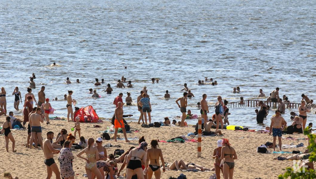 Безопасность на водных объектах в течение купального сезона обеспечивали 60 спасателей.