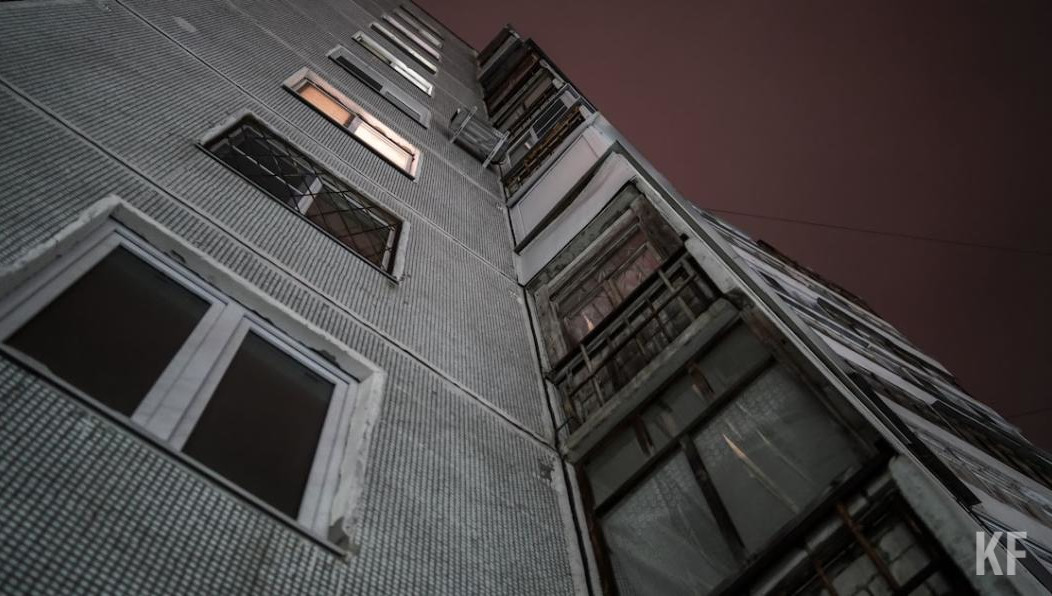 Школьница упала с высоты 17-го этажа.