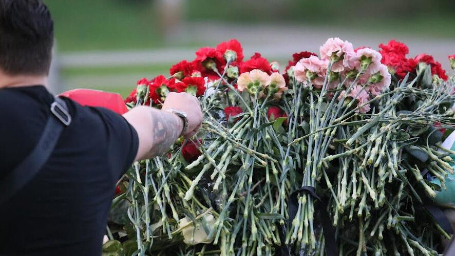 Он возглавлял администрацию президента России с 1993 по 1996 годы.