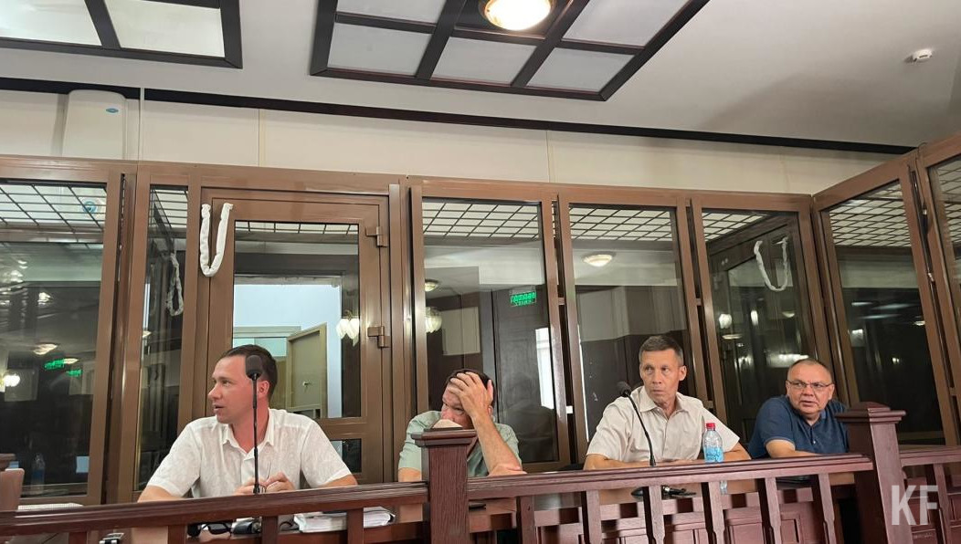 Обвинение приступило к предоставлению доказательств.