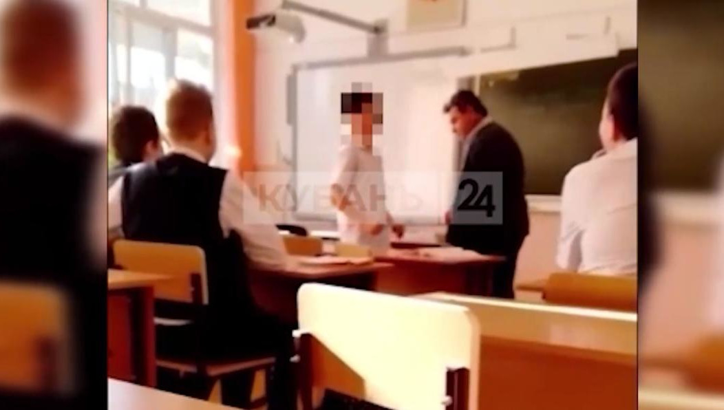 Преподавателя уволили.