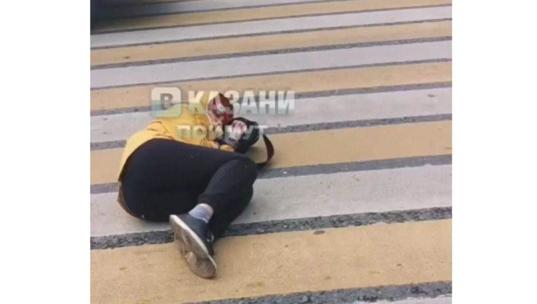 Прохожая узнала у неё