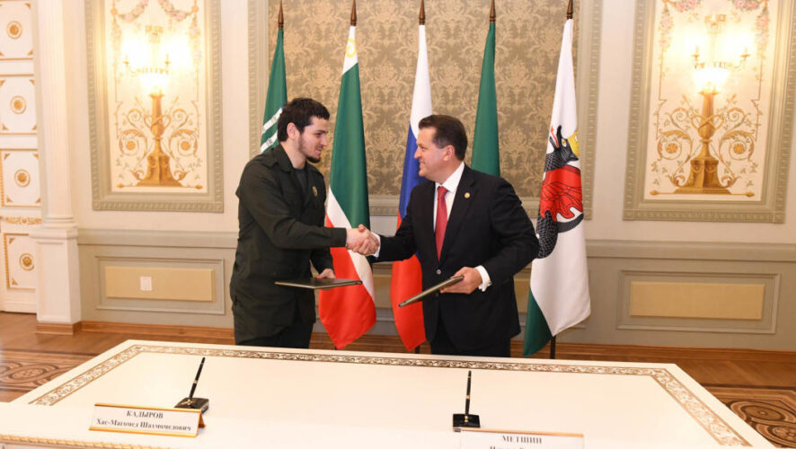 Документ подписали мэр столицы Татарстана Ильсур Метшин и мэр столицы Чечни Хас-Магомед Кадыров.