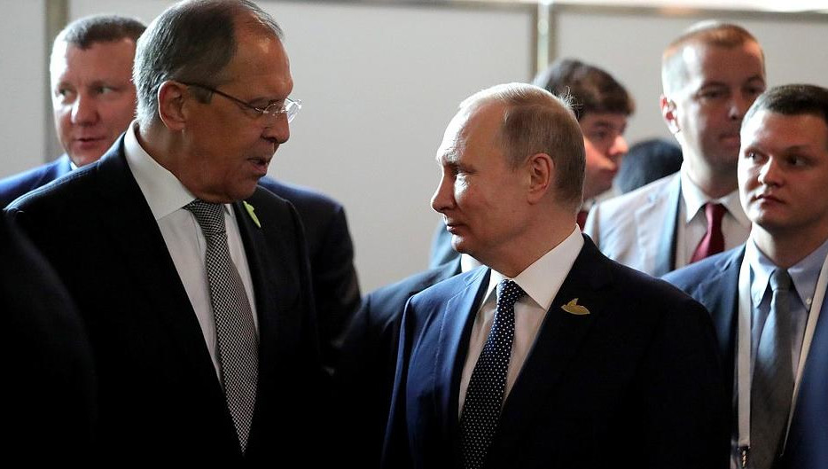 Сам российский президент Владимир Путин отказался ехать на мероприятие.