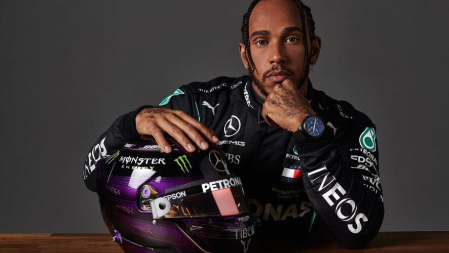 Команда «Mercedes» объявит имя гонщика