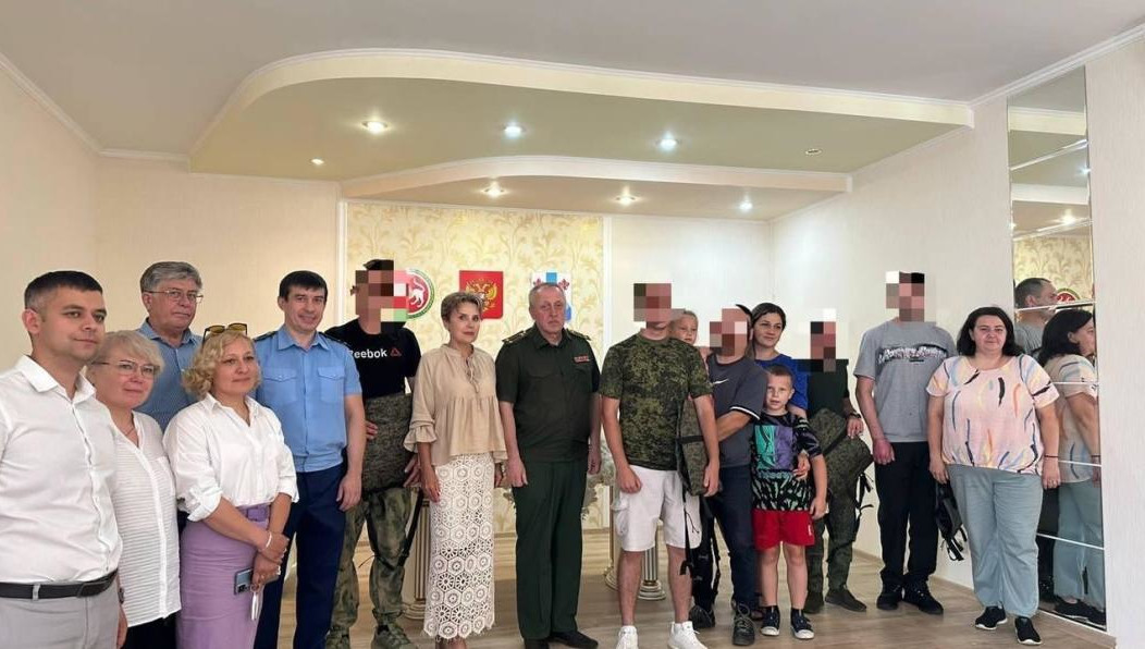 Также бойцы задали вопросы представителям фонда «Защитники Отечества».