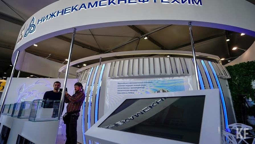 Ранее нефтегазхимические гиганты заявили о начале объединения бизнесов.