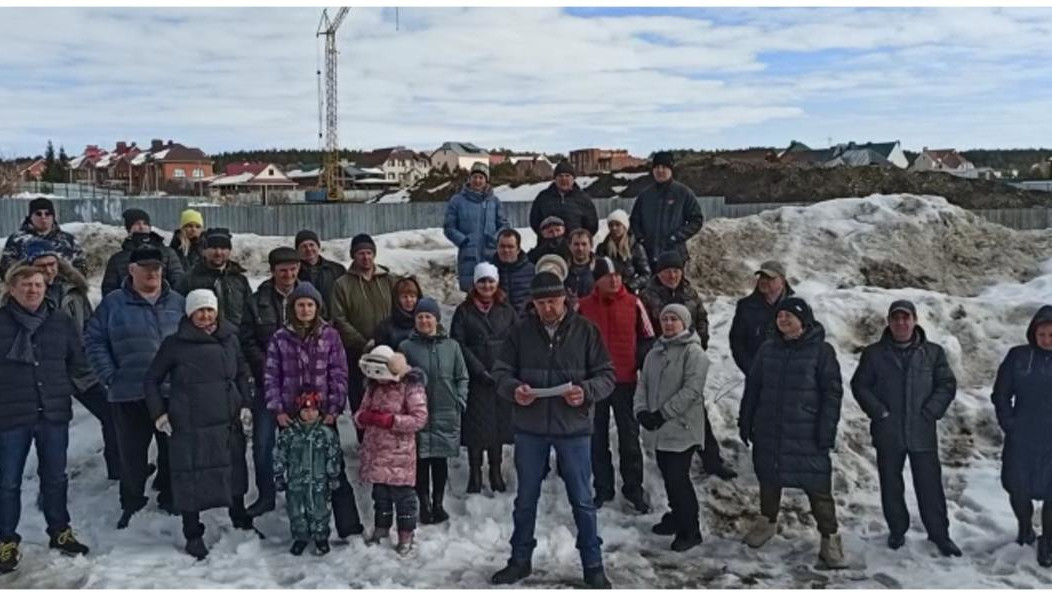 Они просят президента Татарстана обязать администрацию Челнов вернуть детскую площадку