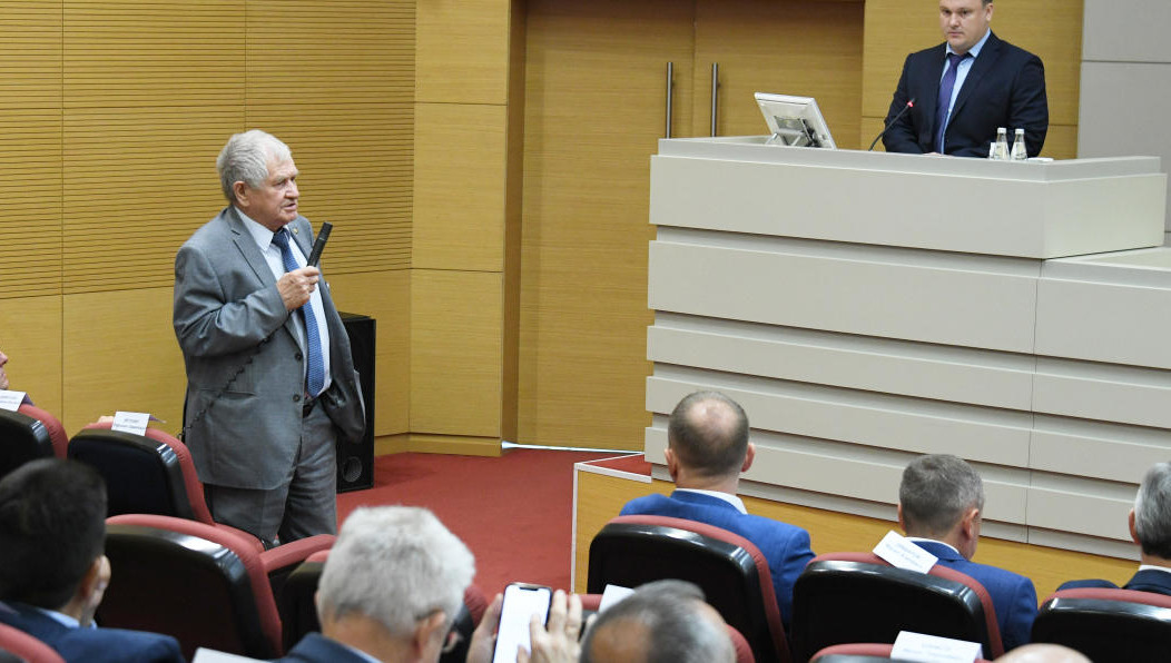 Технологию безотходного производства автобензина экологического класса 5 презентовали раису Татарстана Рустаму Минниханову на заседании «Татнефтехиминвест-холдинга». Решение поможет улучшить качество автобензина в республике. Какие еще наработки для нефтехимической отрасли предлагали интересанты из других регионов - в материале KazanFirst.