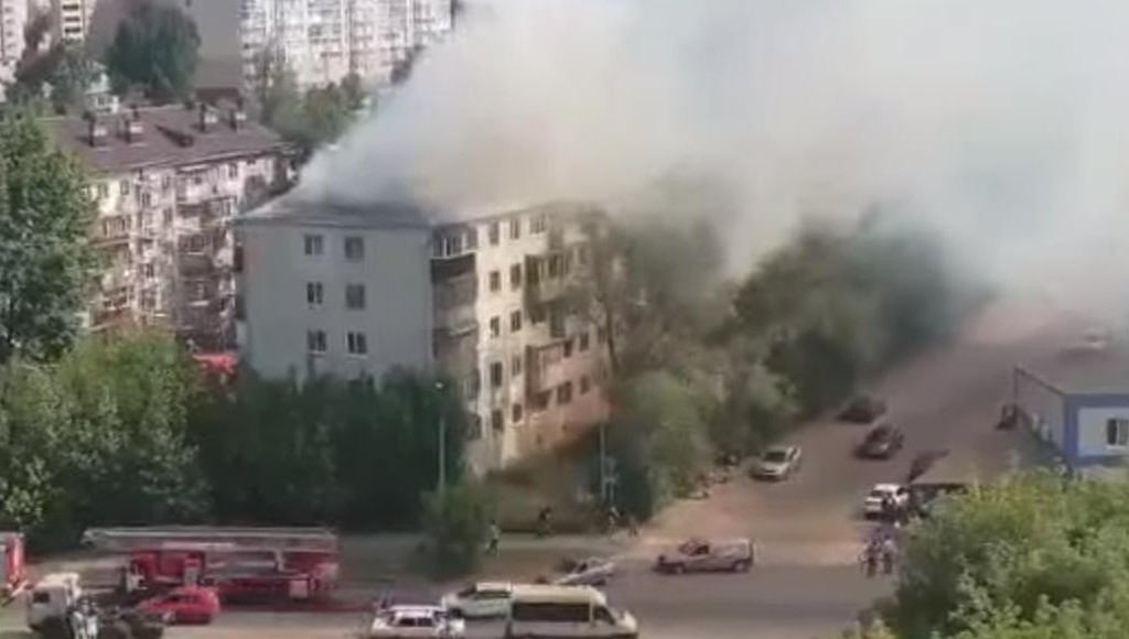 Огонь вспыхнул в квартире пятого этажа