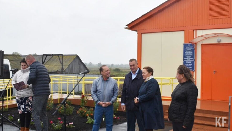 Встретили гостя хлебом-солью.