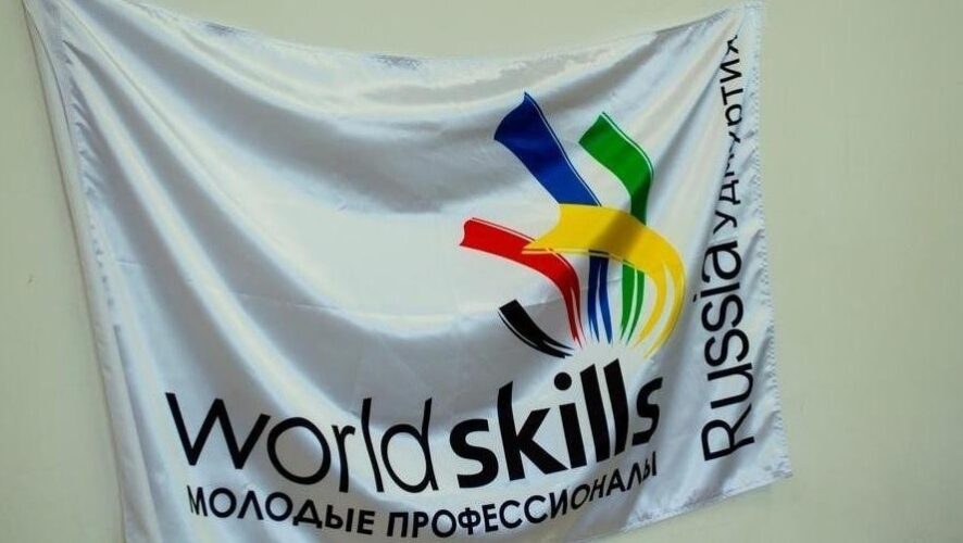 ​Во время церемонии на флаг нанесли логотипы всех чемпионатов мира WorldSkills