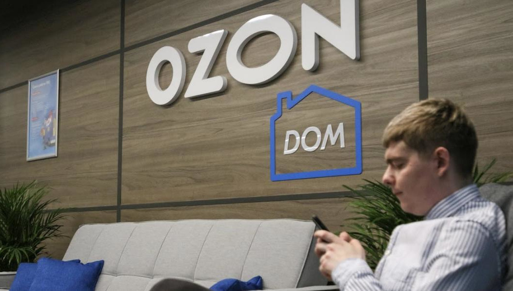 Популярные площадки «Озон» и «Вайлдберриз» вызывают все большее возмущение у людей – вещи приходят плохо упакованные и с браком. Тем временем в интернет-магазины даже затесались мошенники.