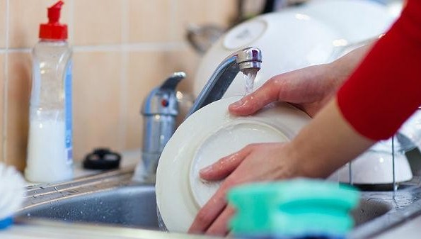 Мытье посуды и другие ежедневные домашние обязанности увеличивают продолжительность жизни. К таким выводам пришли американские медики в исследовании