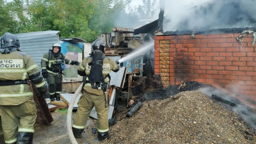 Пожар случился на улице Шатурской.