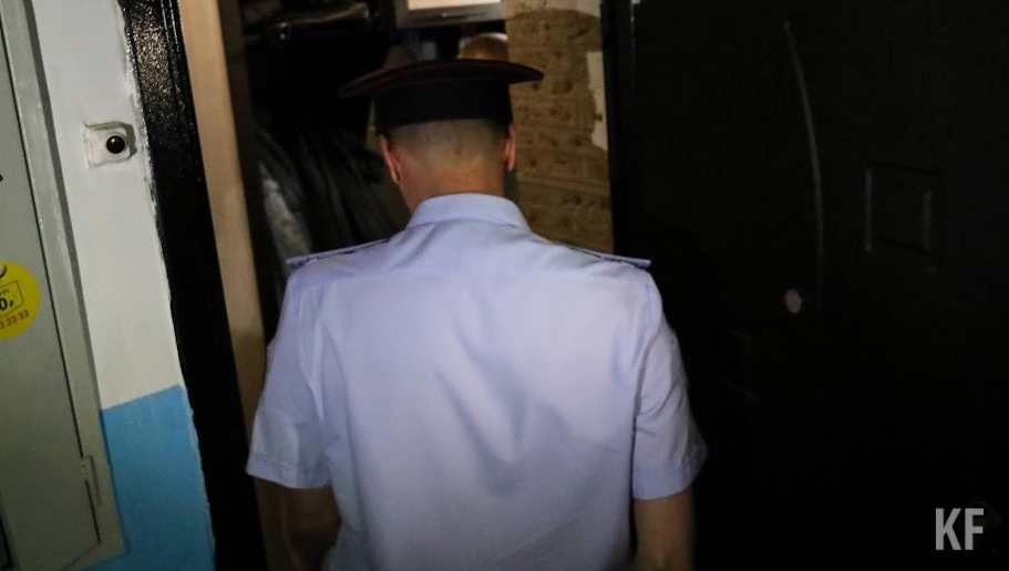 На место съехались спецслужбы.