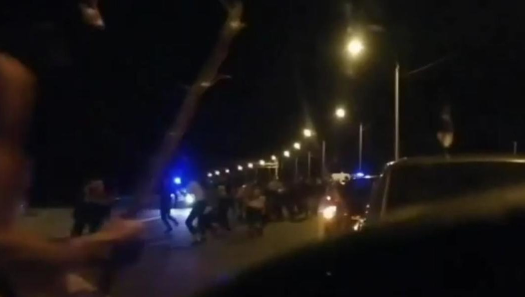 Около 200 человек приняли участие в кровавой драке стенка на стенку.