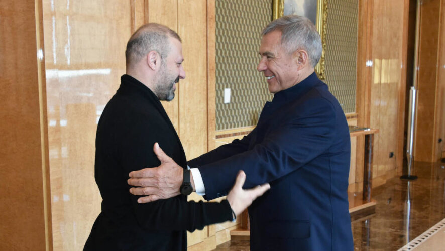 С 2008 по 2018 гoд Гёкдениз Карадениз выступал за кaзанский &laquo;Рубин&raquo;.