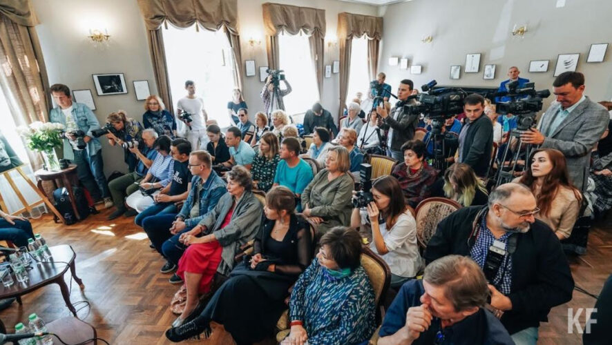 Подрядчик должен организовать транспорт для участников фестиваля и создать полиграфические материалы