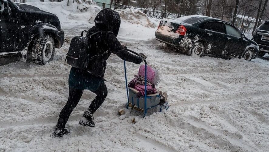 Столица Татарстана занесена снегом. Ситуация в течение дня будет только ухудшаться.