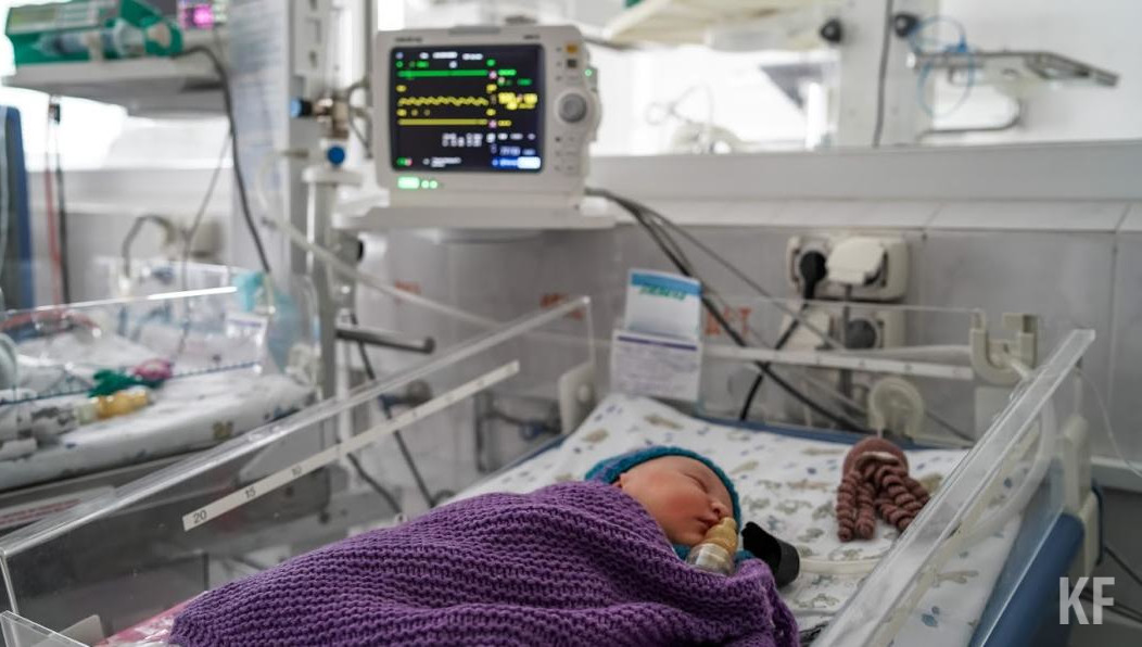 Папашу и частного врача доставили в полицию для дальнейшего разбирательства.