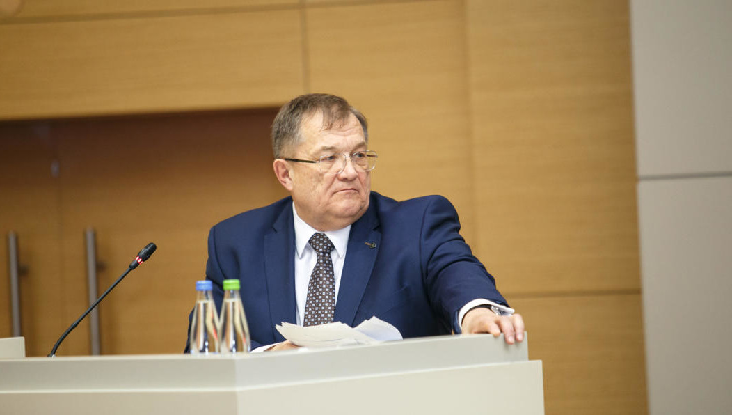 Его обвиняют в получении взятки в особо крупном размере.