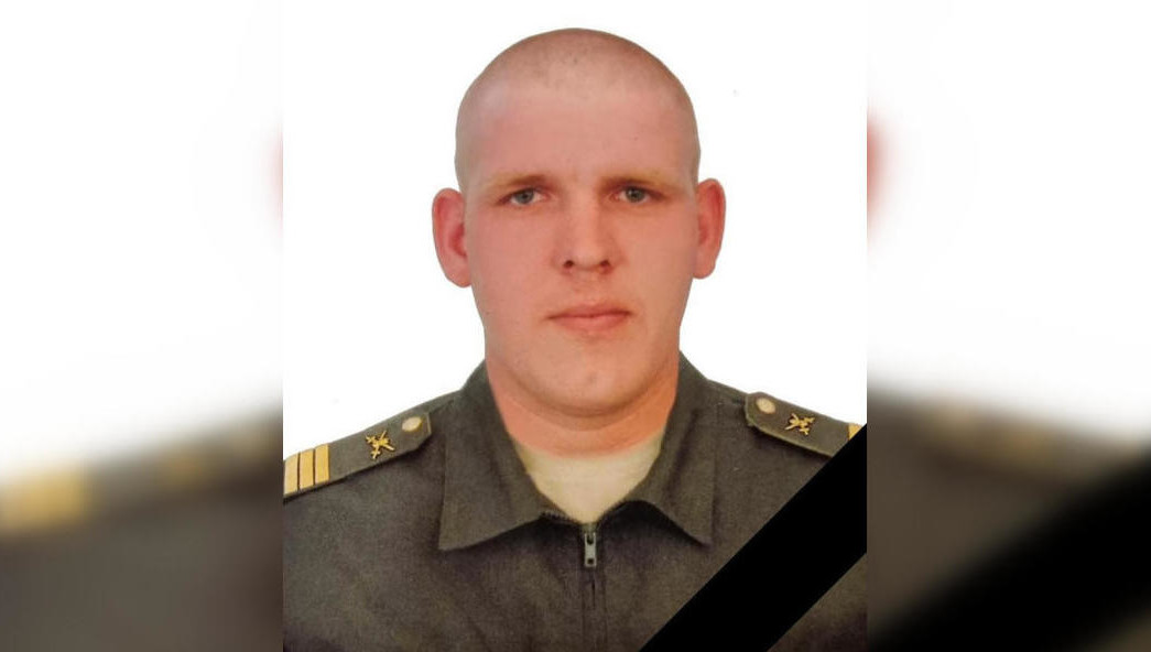 На церемонию пришли десятки человек.