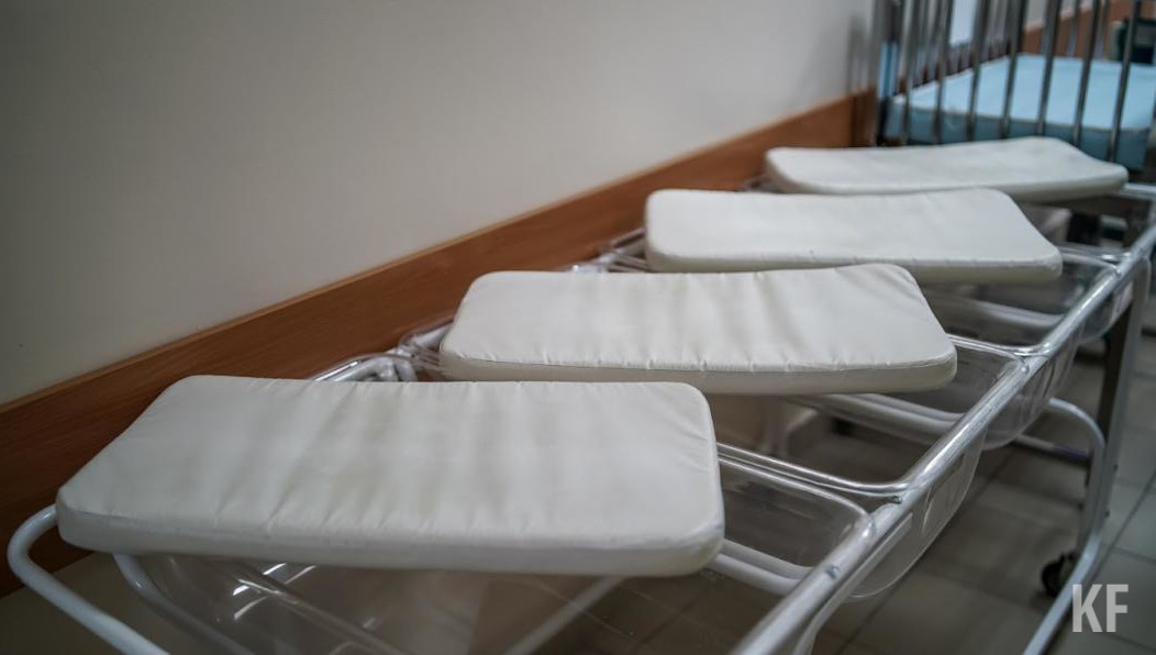 Вместе со свекровью и мужем женщина пришла на выписку и заявила