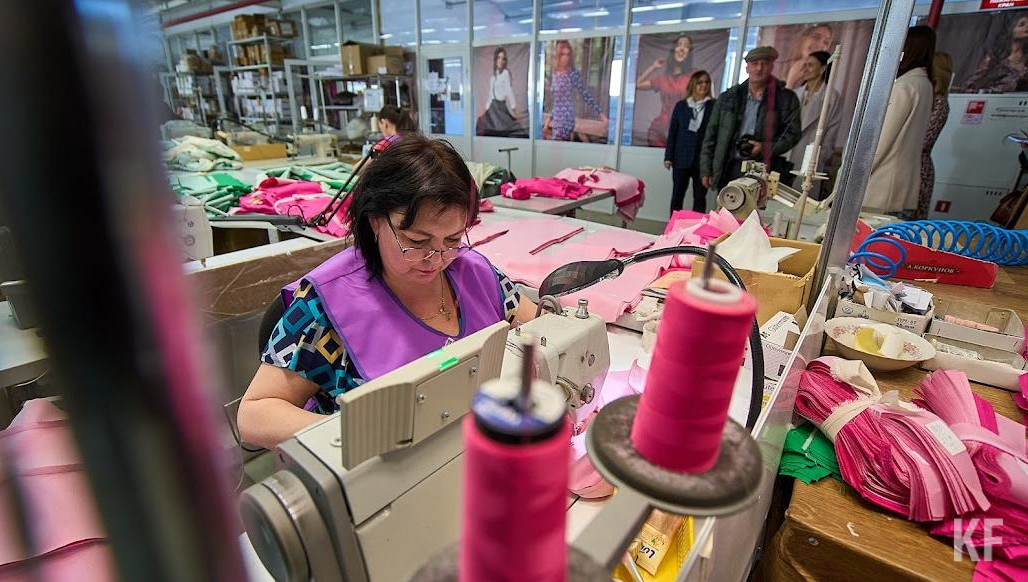 Раньше швейные производства в Татарстане особо не жаловались на отсутствие отечественных материалов для создания одежды. Теперь же