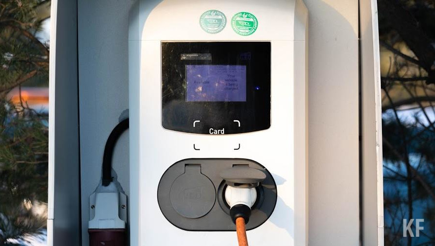 Это часть  развития в городе экологически чистого транспорта и расширения рынка электромобилей.