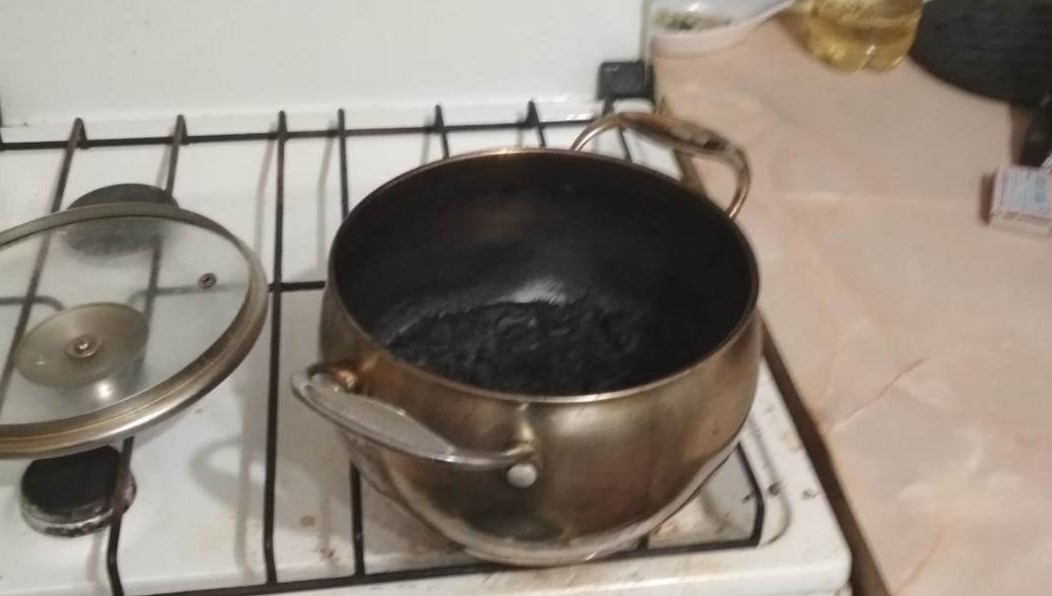 Нетрезвого хозяина вовремя разбудили пожарные.