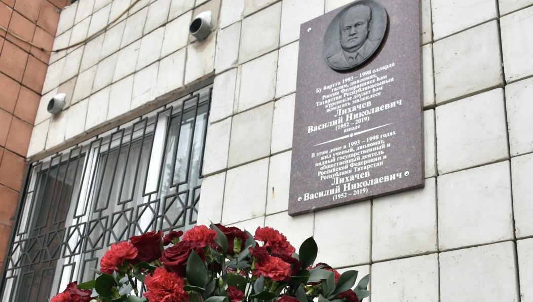 В самые сложные 90-е годы он оказался в рядах тех