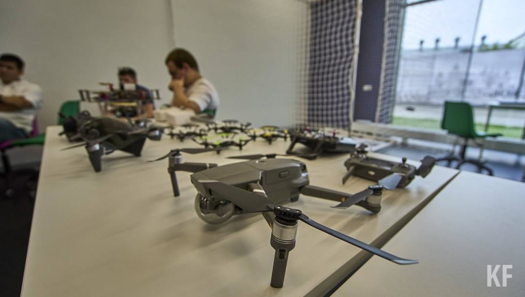 На развернутых мощностях хотят производить 3 тысячи беспилотников к концу 2023 года.