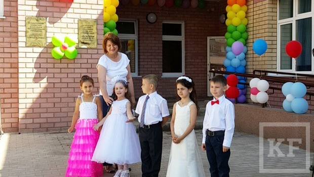 Сегодня утром в Альметьевске был открыт новый детский сад «Городок чудес». В церемонии принял участие глава Татарстана Рустам Минниханов. Лидер РТ выложил фотографии