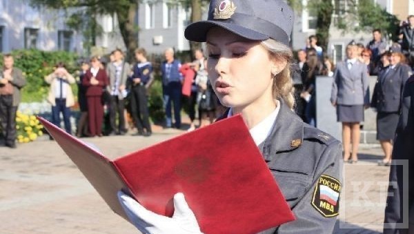 В Крыму  полицейские  приняли присягу  Россиии. Сотрудники полиции клялись быть мужественными и честными