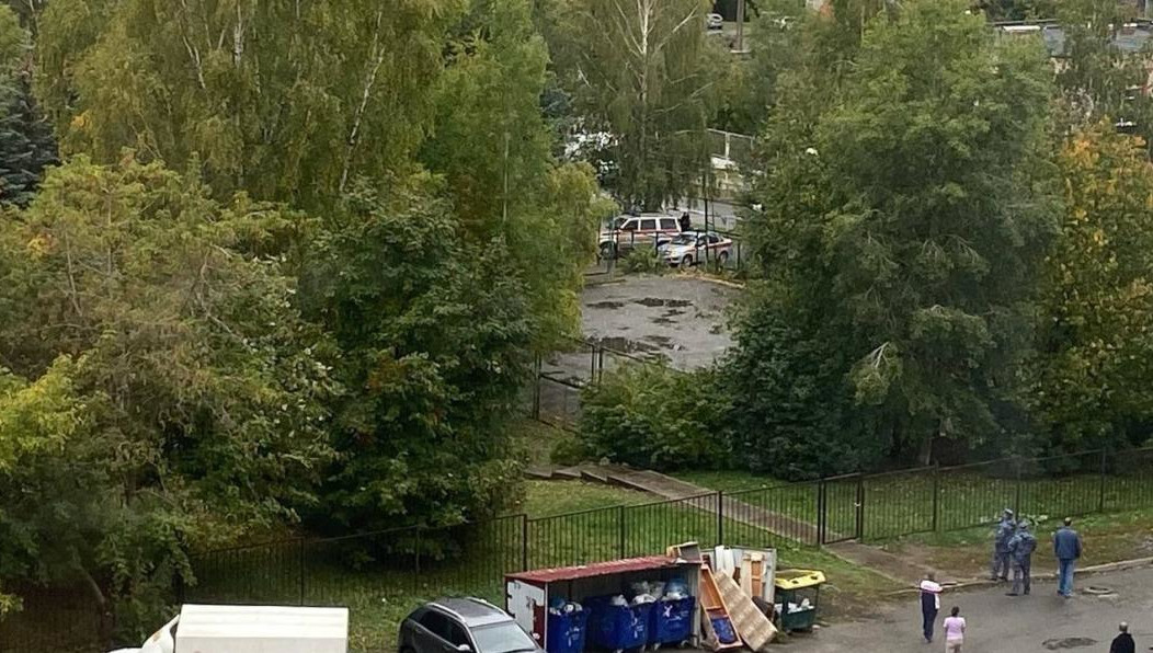 Мужчина открыл огонь по детям во время урока.