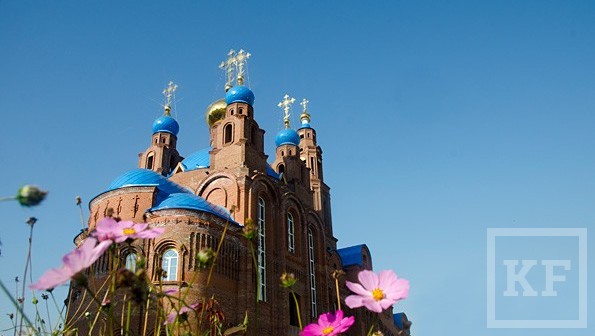 Сегодня прошло первое богослужение в новом храме Александра Невского в Казани