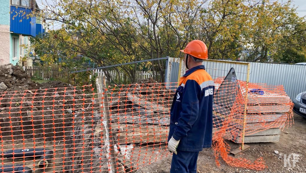 В казанском поселке поднялась паника — замена труб стартовала накануне отопительного сезона. Жители боятся остаться без тепла в приближающиеся холодные дни.