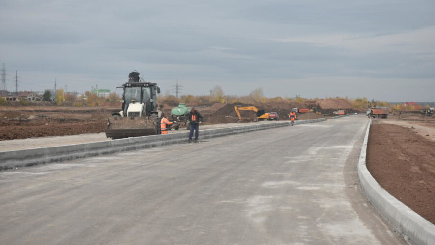 Дорога будет иметь четыре полосы. Предусмотрели и широкие тротуары.