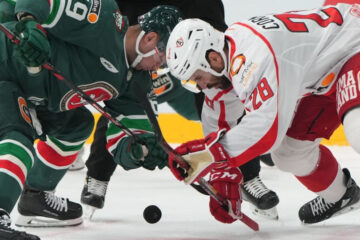 Хоккеист поругался с Олегом Знарком и с тех пор не выходил на лед.