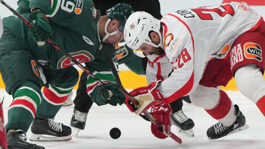 Хоккеист поругался с Олегом Знарком и с тех пор не выходил на лед.